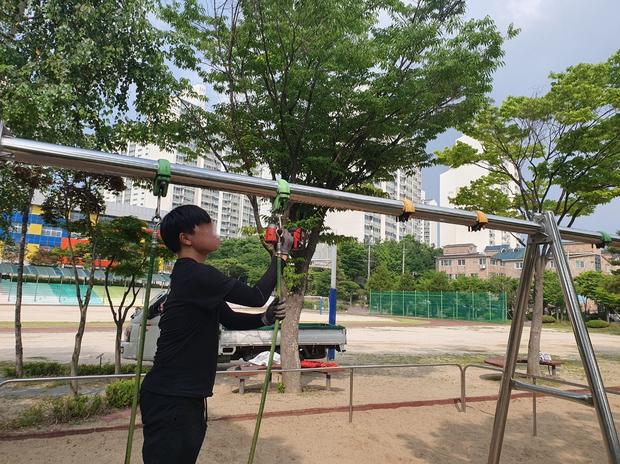 함안어린이집운동장 그네 교체 ?️ -  전문 시공, 신뢰를 위한 선택!