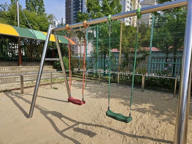 평창병설유치원 놀이터 교체, 전문 케이스터디움으로 쾌적한 환경 만들어보세요!