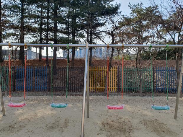 사천병설유치원 운동장 그네 교체? ?️ 전문 시공으로 10년 이상 안전성!