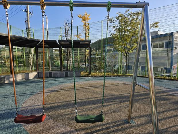 화순병설유치원 운동장 교체, 케이스터디움으로 깨끗하고 안전한 공간 만들어보세요! 관련 이미지