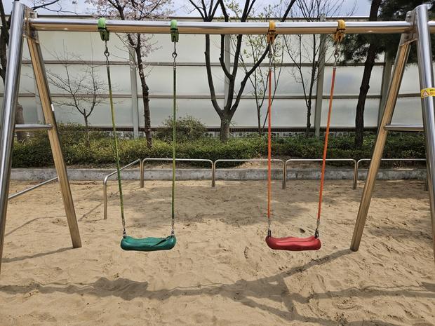 임실초등학교 운동장 그네 교체: 잔재물 없이 신뢰할 만한 혁신적인 시공!