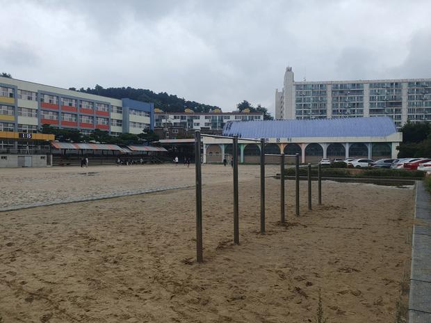 논산초등학교 놀이터 모래 보충, 전문 시공으로 튼튼한 활동 공간 만들어보세요! 관련 이미지
