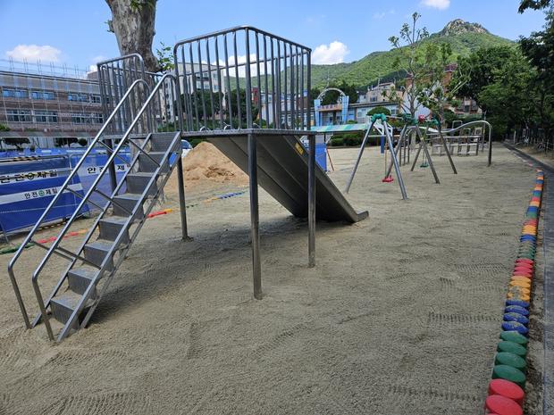 ? 학교 놀이 시설 마사토 충진? ? 안전하고 오래도록 사용할 수 있는 최고의 전문가!