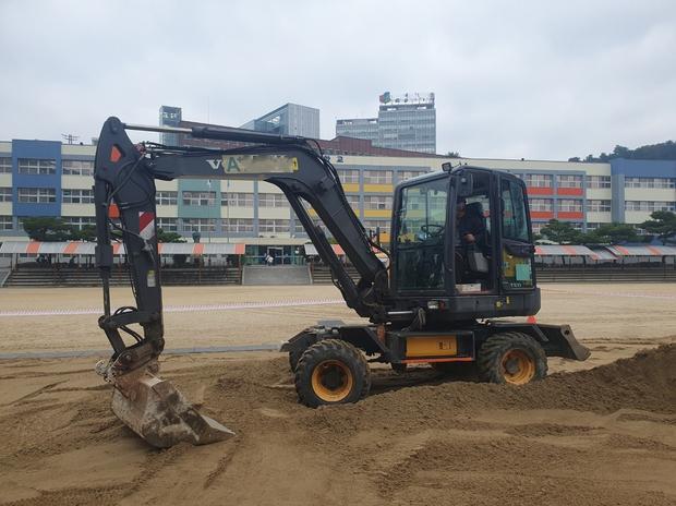 함안초등학교 놀이 시설 모래보충, 안전과 수명 연장 케이스터디움으로!