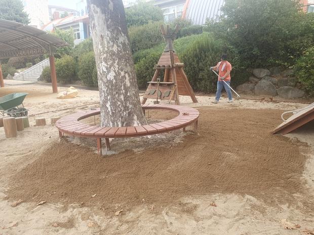 논산병설 유치원 놀이터 마사토 충진! 걱정 끝, 안전하고 신뢰할 수 있는 전문 시공으로! 관련 이미지
