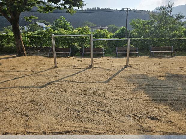 김천초등학교 놀이터 모래 보충, 전문 시공으로 안전하고 쾌적한 환경 확보!