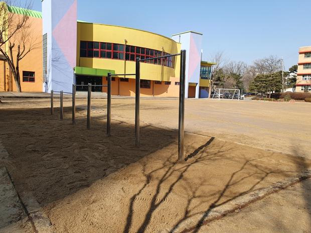 춘천초등학교 놀이터 마사토 충진, 1년 안에 완벽하게! 케이스터디움 전문 시공!