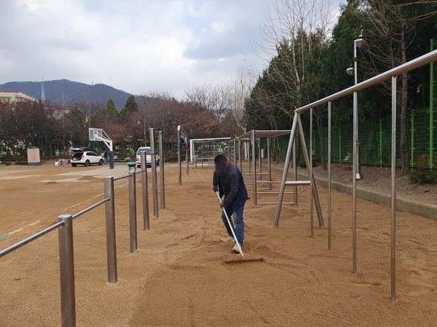 보은어린이집 놀이시설 마사토충진: 안전하고 튼튼하게, 케이스터디움! 관련 이미지