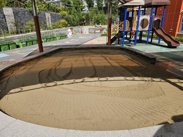 태안병설유치원 놀이터 모래보충, 전문 시공으로 안전하고 쾌적한 공간 만들어보세요!