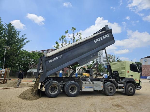 김포병설유치원 놀이터 마사토 충진 ?️? ⚠️ 전문 시공으로 안전하고 품질까지!