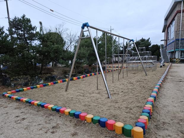 통영병설유치원 놀이시설 마사토 충진 ?,   안전과 신뢰도 확보! 케이스터디움으로 걱... 관련 이미지