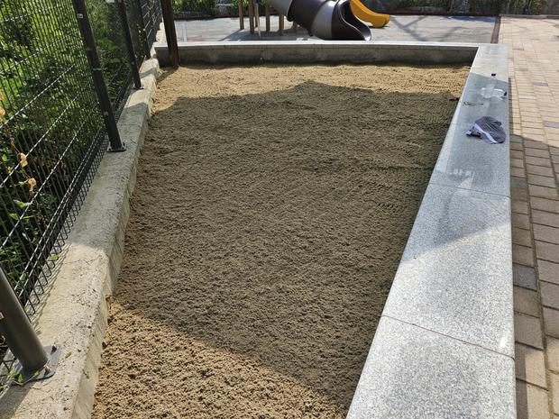 울진초등학교 놀이시설 모래보충: 전문 시공으로 튼튼하고 안전한 공간 만들기!