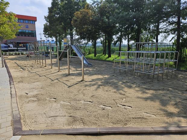 해남초등학교 놀이 시설 마사토 충진, 안전과 품질까지 케이스터디움!
