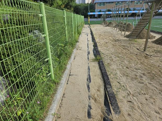 양평초등학교 놀이터 마사토 충진, 깨끗하고 안전한 운동장 만들기 위한 전문가!