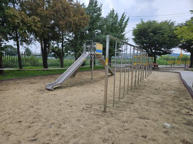 울산초등학교 놀이 시설 모래보충, 전문 케이스터디움 믿고 해!