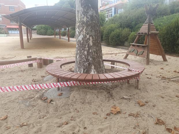 영덕초등학교 놀이터 마사토 충진: 꼼꼼한 시공으로 안전하고 오래된 운동장을 다시 살려!