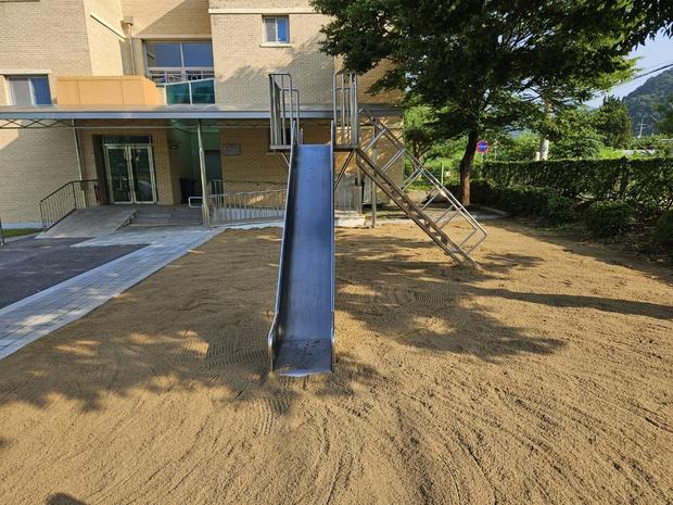 ? 학교 운동장 마사토충진? 케이스터디움, 10년 전문 경험으로 안전하고 아름다운 공... 관련 이미지