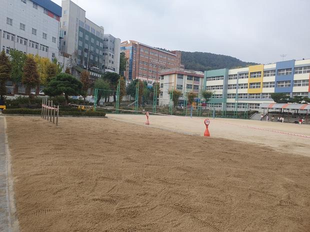 해남초 놀이터 마사토 충진 | 전문가 시공으로 안전하고 오래도록 건강한 공간 만들기