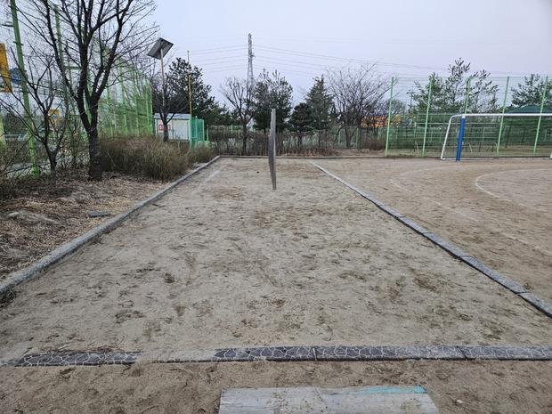 문경초등학교 놀이터 마사토 충진:  "깨끗하고 안전한 운동장, 케이스터디움으로!"