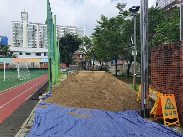 학교 운동장 마사토 충진? ? 케이스터디움, 신뢰도 높은 전문 시공!