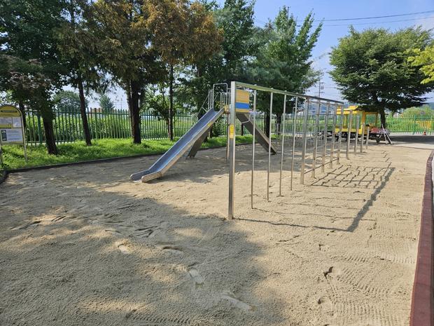 성주초등학교 놀이시설 마사토 충전, 안전하고 품질 높은 건축! 케이스터디움으로 완벽하게! 관련 이미지