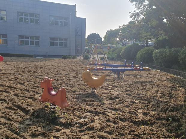 부산 어린이집 놀이터 모래 보충: ? 안전하고 오랫동안 사용할 수 있는 최고급 공장