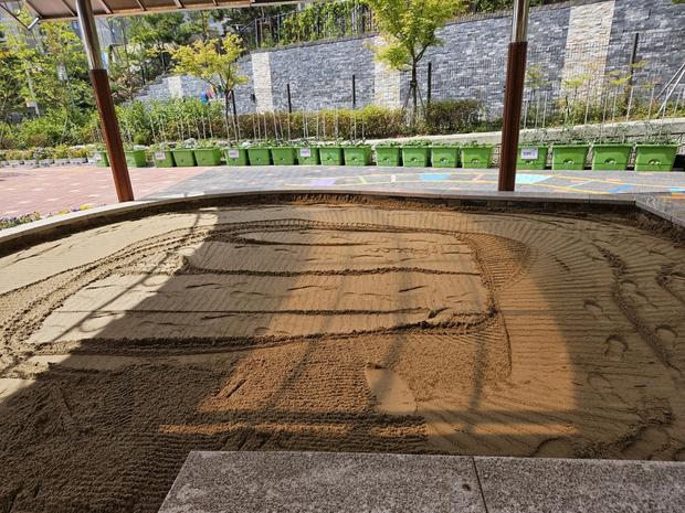 안동초등학교 놀이시설 모래보충 ❌  전문 시공으로 깨끗하고 안전한 장비를 만들고 ?