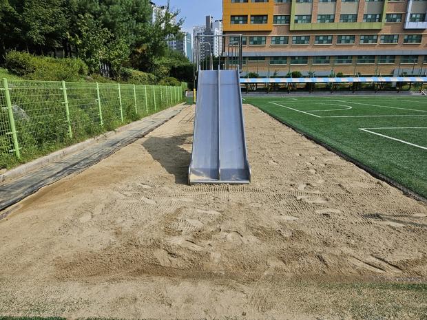 옥천어린이집놀이시설 마사토 충진, 안전 확보는 전문가 케이스터디움에 맡겨!