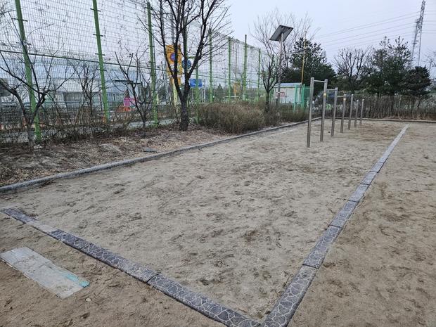 청양병설유치원 놀이 시설 마사토 충진 ?  ✅ 안전하고 단단한 설계, 케이스터디움으로...