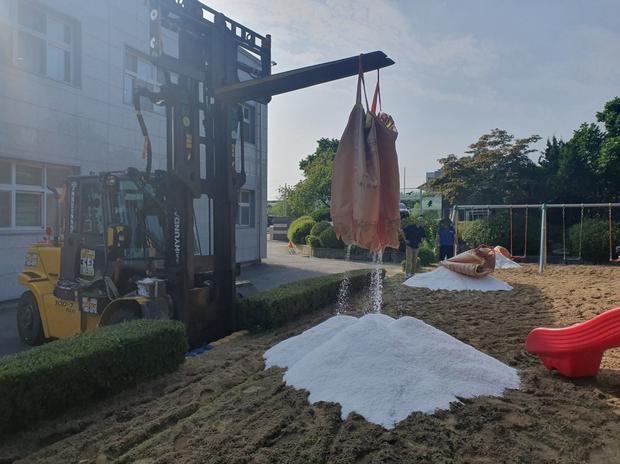 진안초등학교 놀이시설 모래보충:  전문가의 손으로 튼튼하고 안전한 환경 만들어 드립니다!