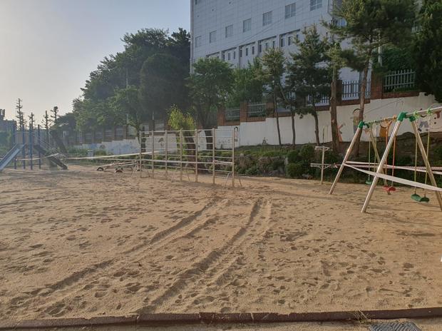 담양초등학교 놀이시설 마사토 충진 ?️ 안전하고 오래도록 쾌적한 공간 만들어 줄까?